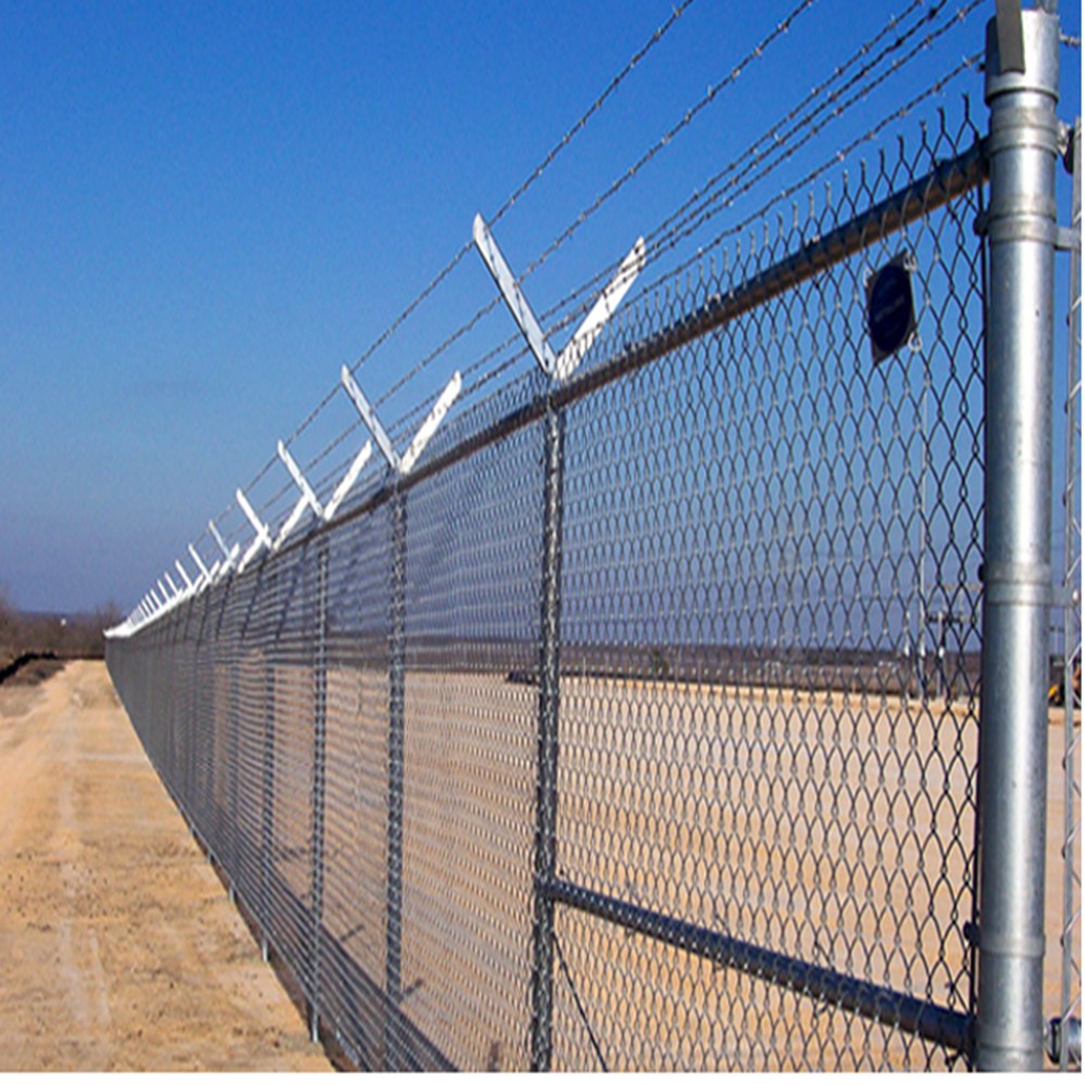 chain link fence.jpg chain link fence.jpg