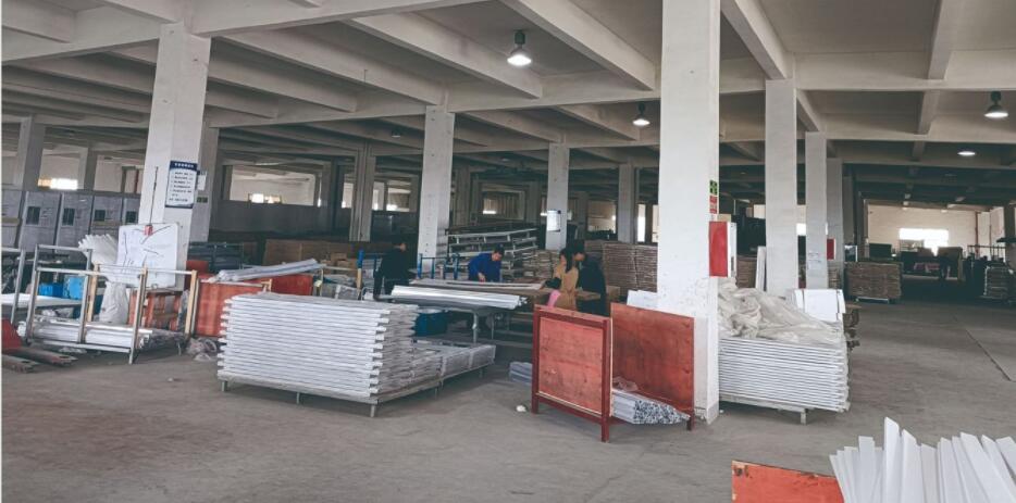 warehouse.jpg warehouse.jpg